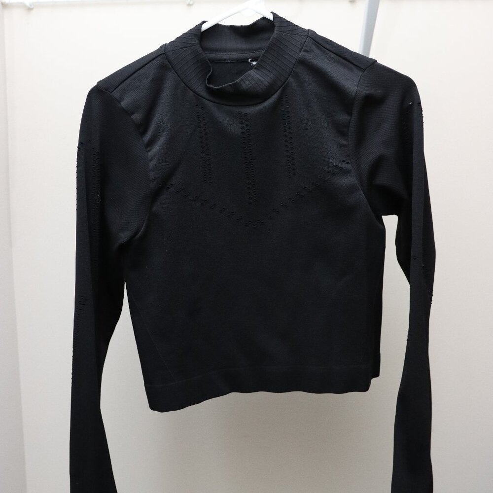 Long sleeve athletic top